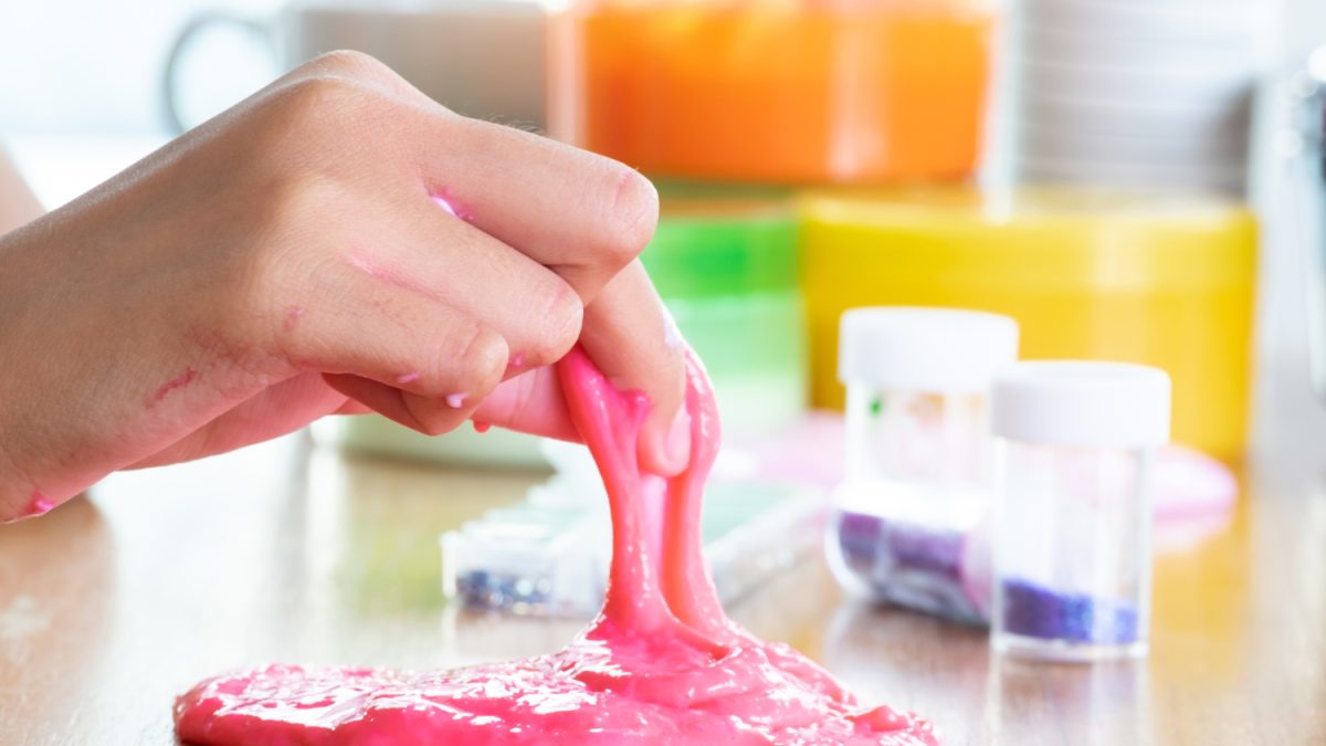 Hora de brincar: slime caseiro para pais e filhos