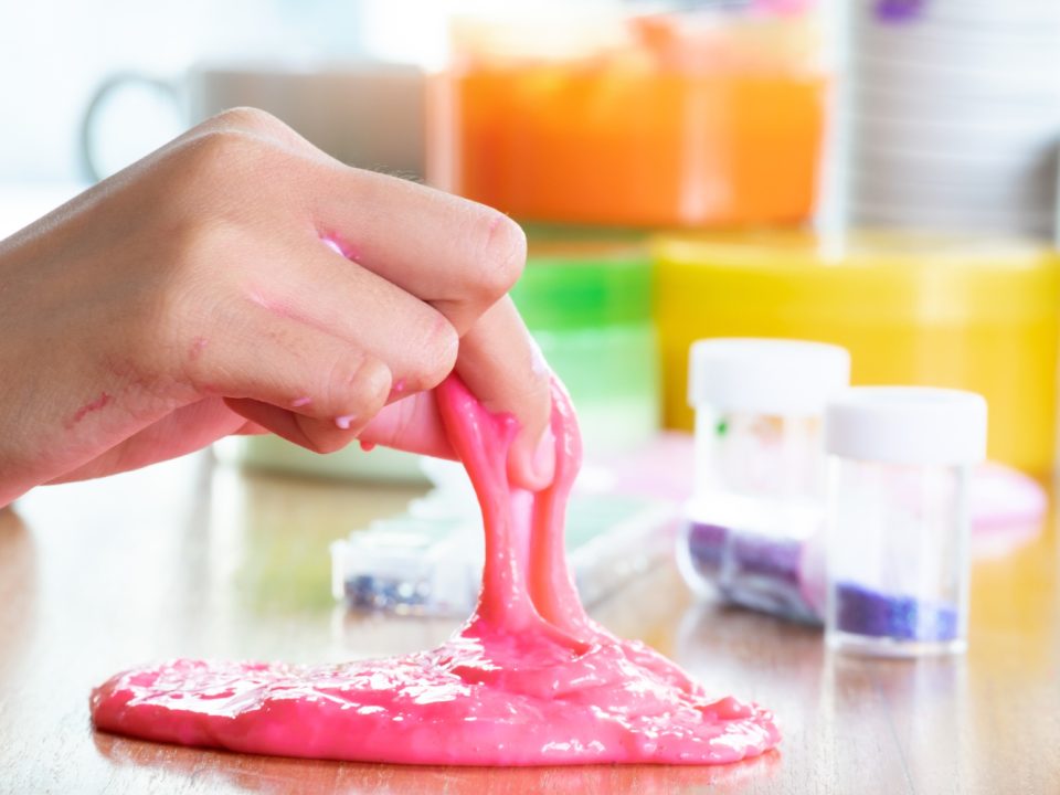 Hora de brincar: slime caseiro para pais e filhos